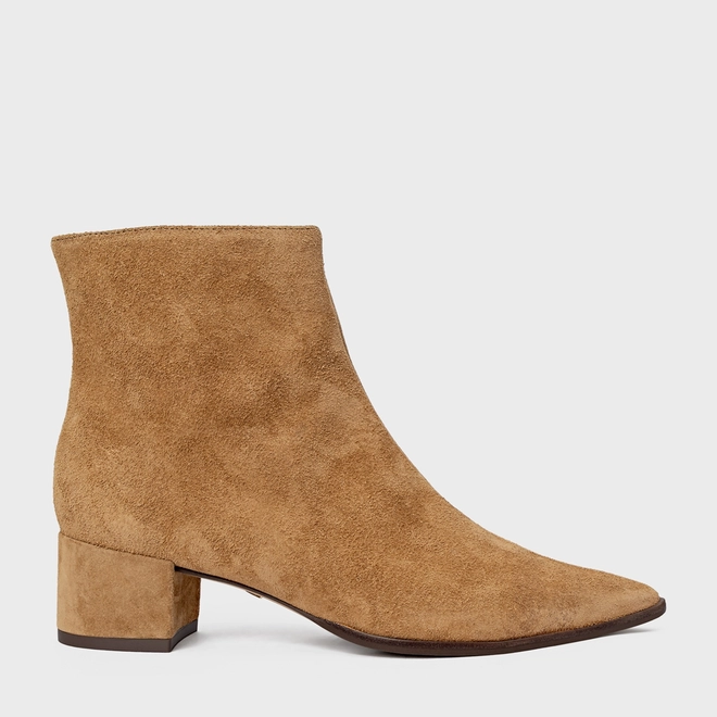 Bota Classic Bico Fino Salto Bloco Couro Suede Bege Almond