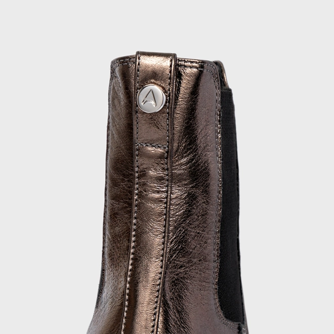 Bota Coturno Chelsea Tratorada Couro Metalizado Prata Old