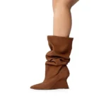 Bota Cano Longo Slouch Marrom — vista 2