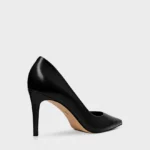 Scarpin Beatriz Salto Fino Couro Preto Float — vista 3