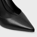 Scarpin Beatriz Salto Fino Couro Preto Float — vista 4