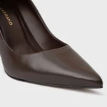 Scarpin Beatriz Salto Fino Couro Marrom Dark Brown — vista 3