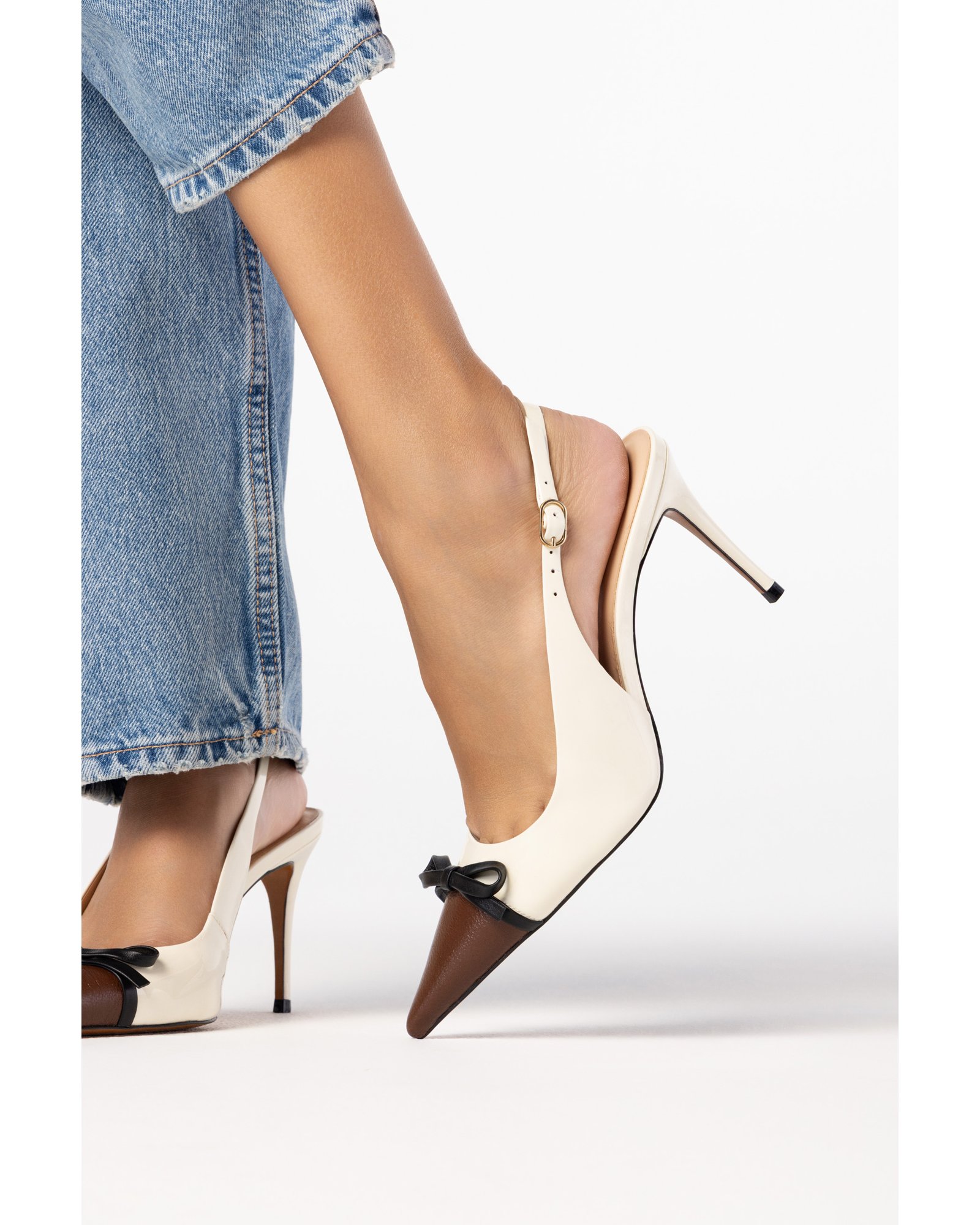 CLEO SLINGBACK Couro Verniz White/ Napa Preto/ Vest. Bourbon